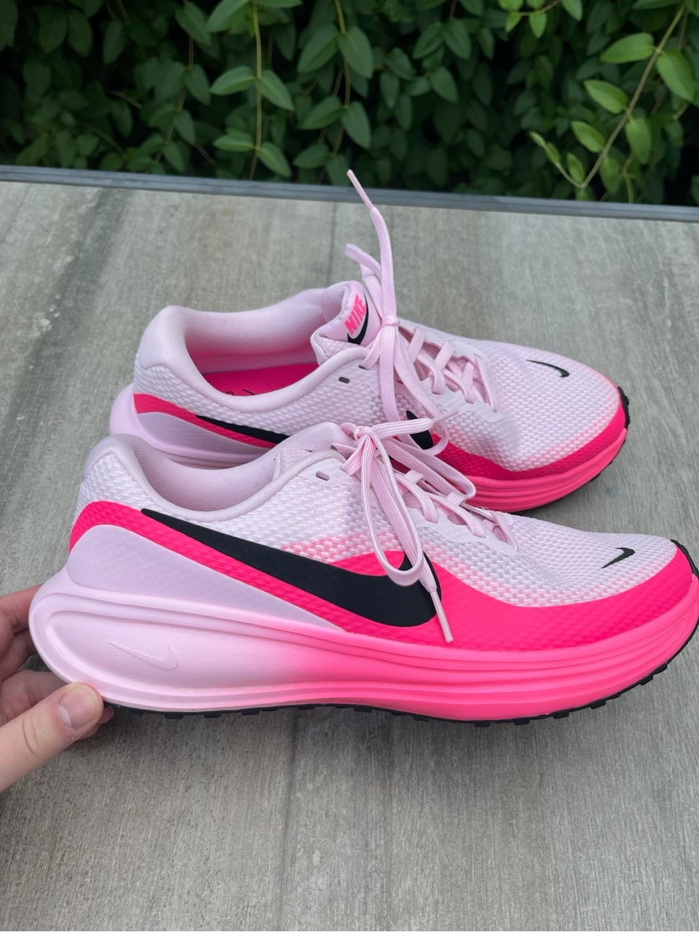 Nike Women’s Pink and Black Running Sneakers - Picture 8 of 10